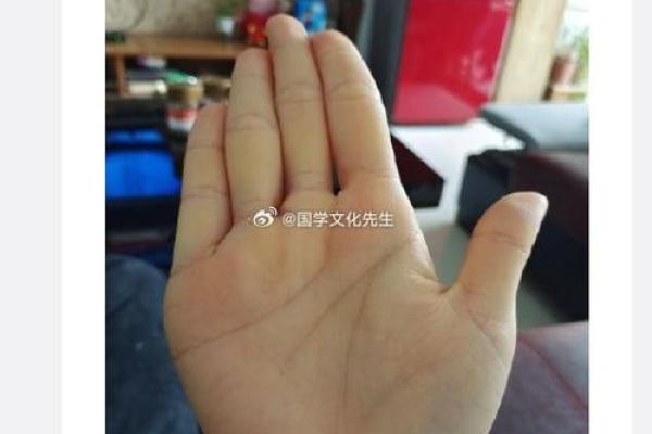 手指翘起的秘密：命运与手相的巧妙关联