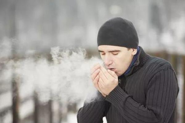 腊月出生的命格解析：冬季之子，风寒中的阳光