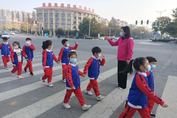 身子小手大脚大，命运何在的探索之旅